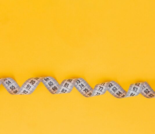 올바른 식습관과 운동을 통한 다이어트 silver and black necklace on yellow textile