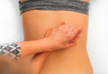 자연과 과학의 조화, 관심 높아지는 ‘대체요법’의 세계 person in black and white striped long sleeve shirt