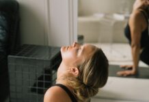 나만의 수련: 언제 어디서든 시작하는 홈 요가 가이드 a woman lying on the floor