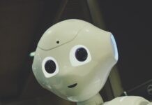 일상에 스며든 AI 건강 관리…작은 습관부터 실천이 열쇠 white robot toy holding black tablet